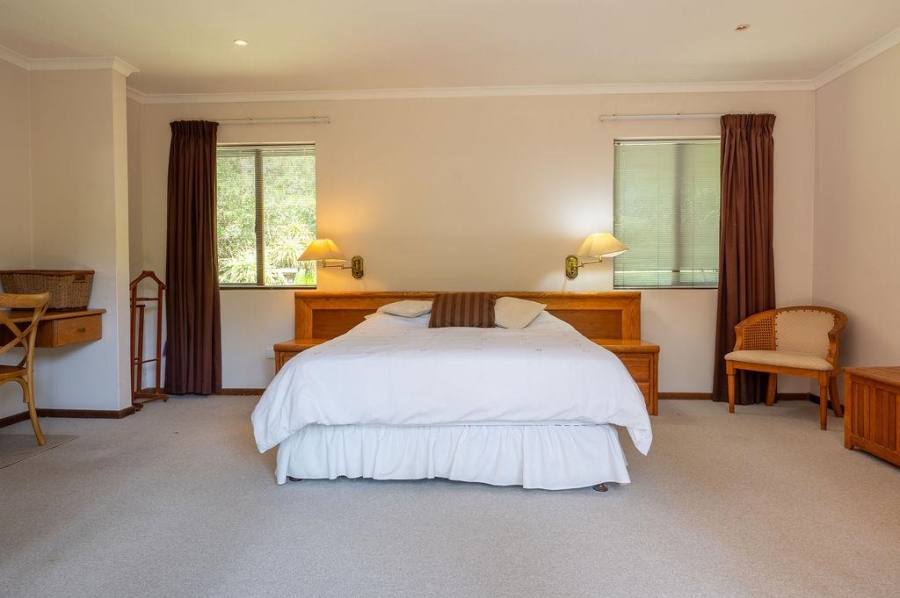 To Let 4 Bedroom Property for Rent in Brenton On Lake Western Cape